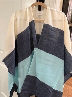 Shawl in dark blue, aqua blue and cream